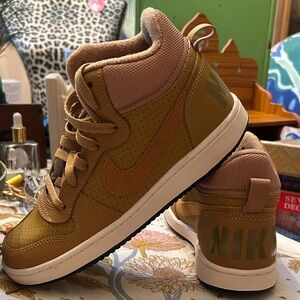 Nike Court Borough high top Sneakers in Tan/Brown.  Kids 5.5~New!